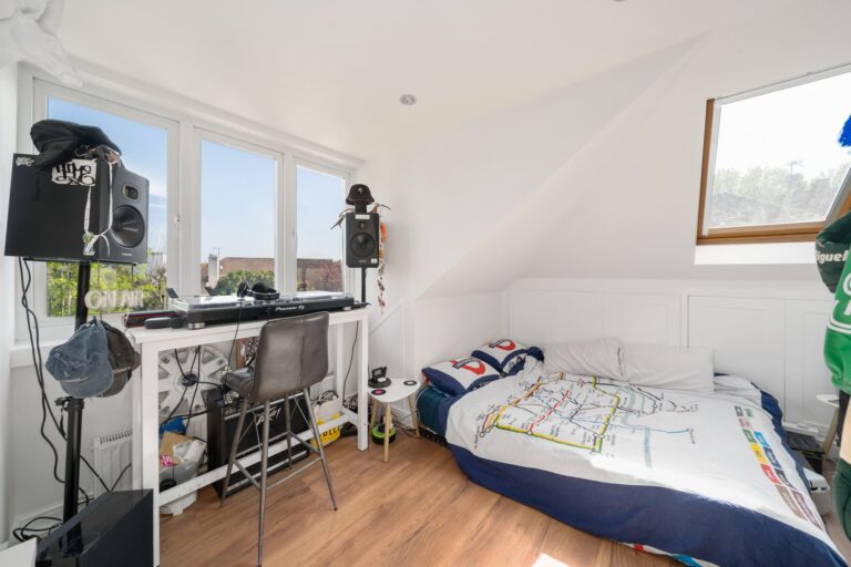 images of property on Lawford Road