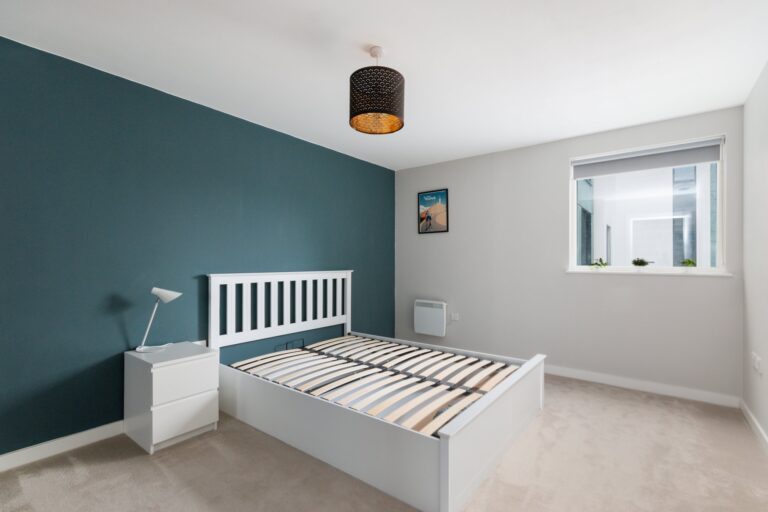 images of property on Pump House Crescent