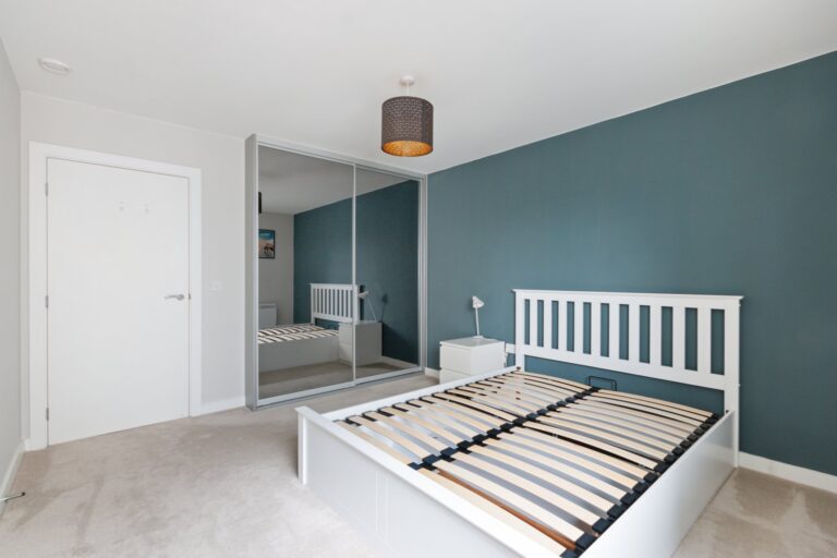 images of property on Pump House Crescent