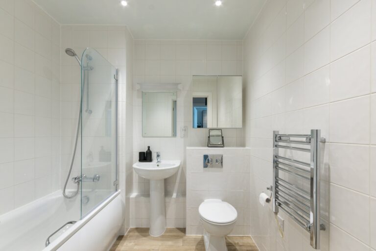 images of property on Pump House Crescent