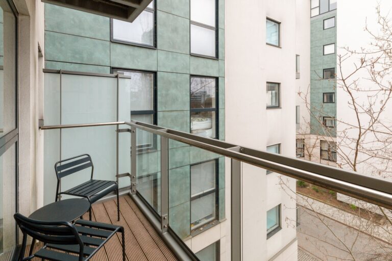 images of property on Pump House Crescent