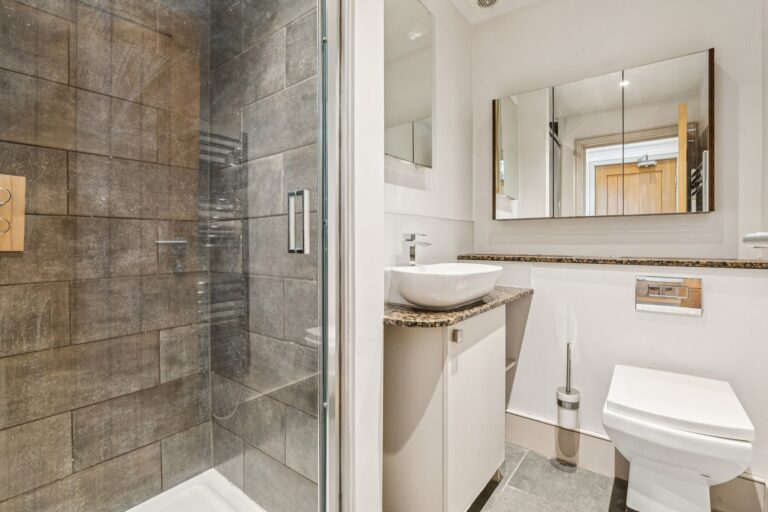 images of property on Blythe Road