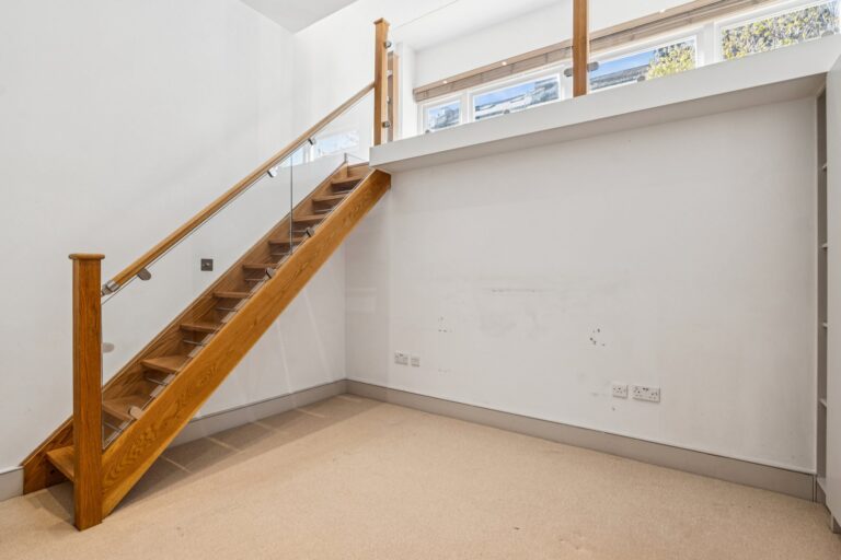 images of property on Blythe Road