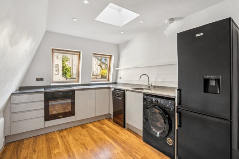 images of property on Blythe Road