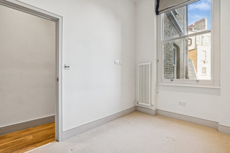 images of property on Blythe Road