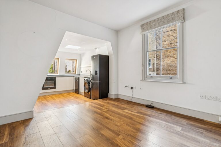 images of property on Blythe Road