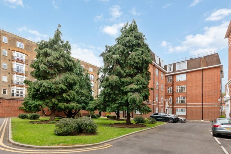 images of property on Heathfield Terrace