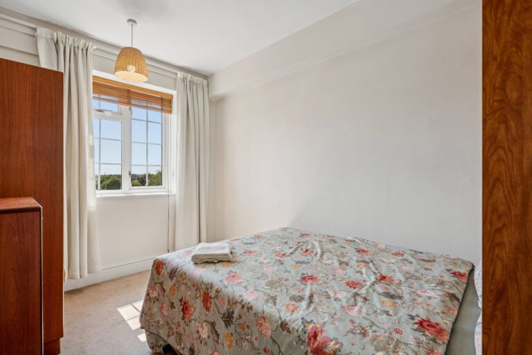 images of property on Goldhawk Road