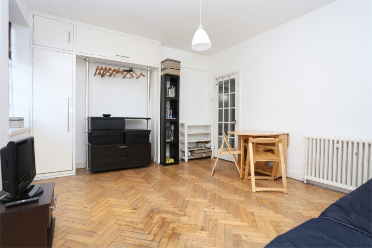 images of property on Hamlet Gardens