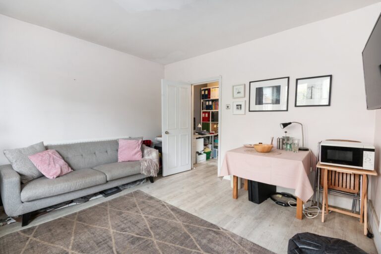 images of property on Chiswick High Road