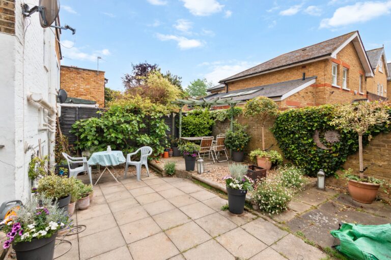 images of property on Chiswick High Road