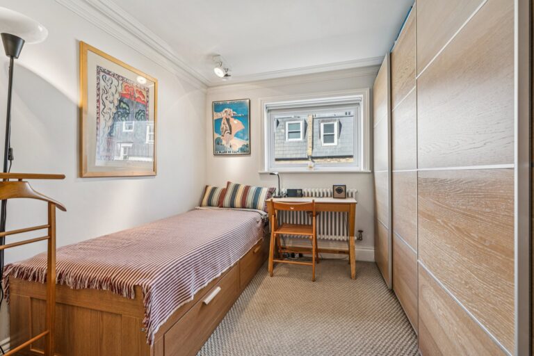 images of property on Brackenbury Road