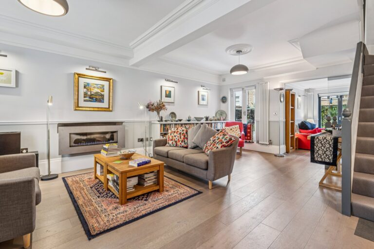 images of property on Brackenbury Road