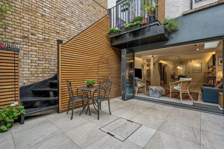 images of property on Brackenbury Road