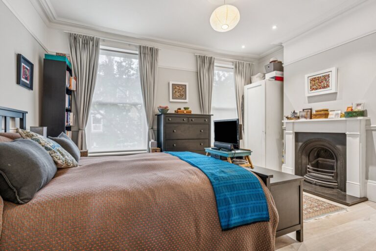images of property on Brackenbury Road