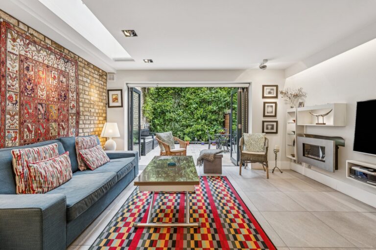 images of property on Brackenbury Road