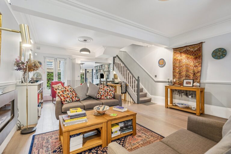 images of property on Brackenbury Road