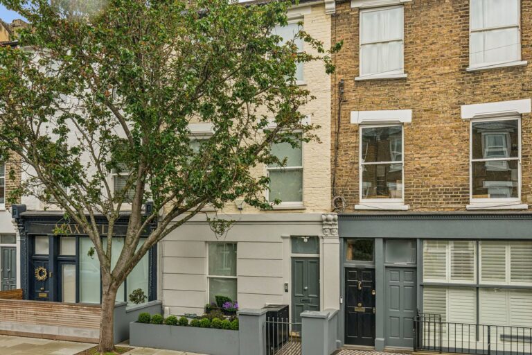 images of property on Brackenbury Road