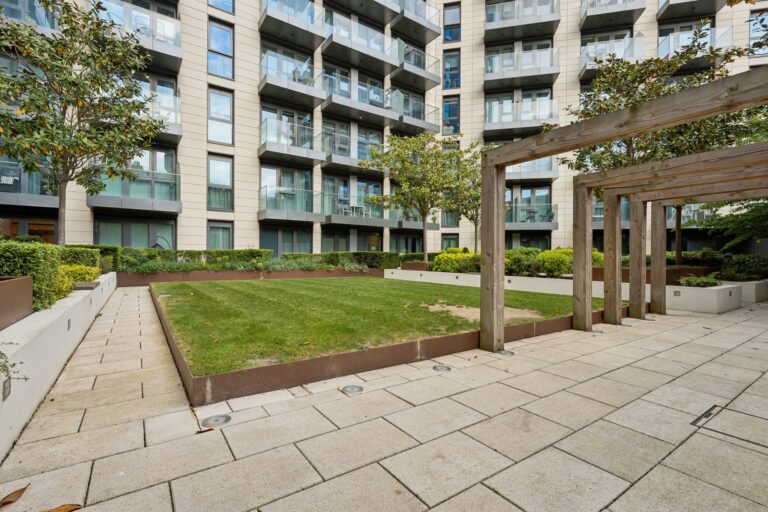 images of property on Glenthorne Road