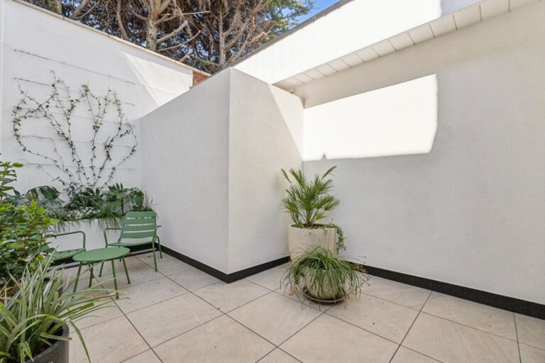 images of property on Jeddo Road