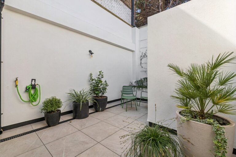 images of property on Jeddo Road