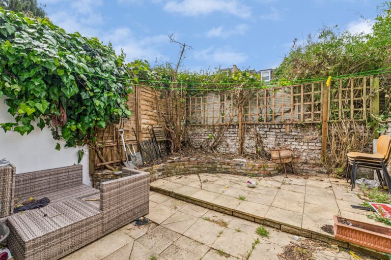 images of property on Carthew Road