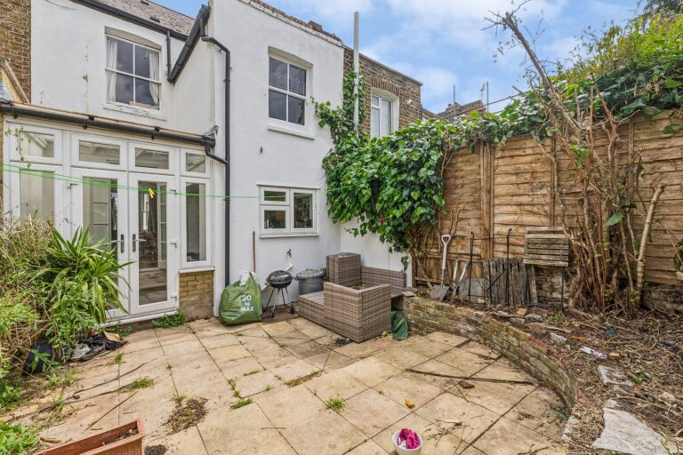 images of property on Carthew Road