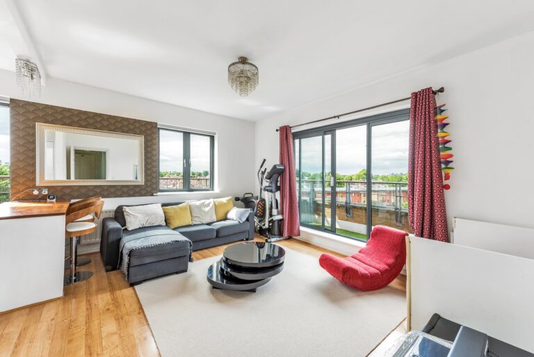 images of property on Invermead Close