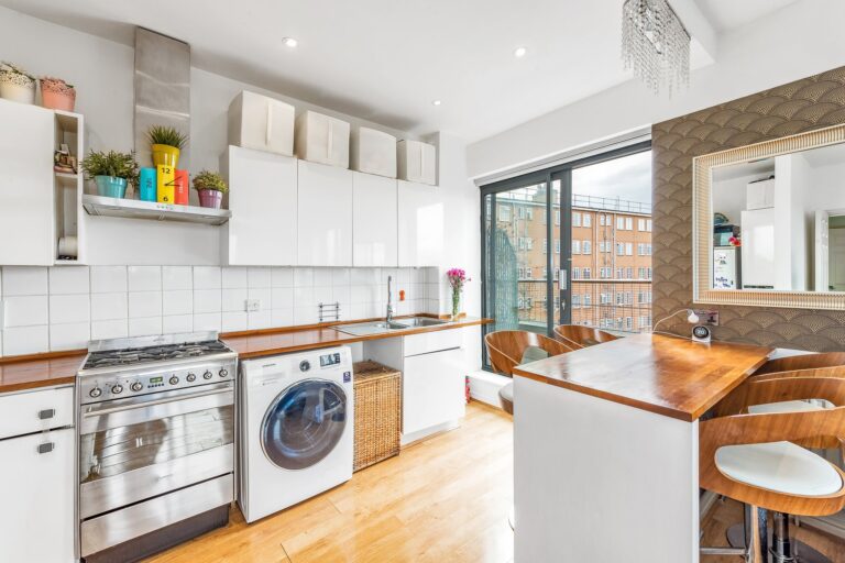 images of property on Invermead Close