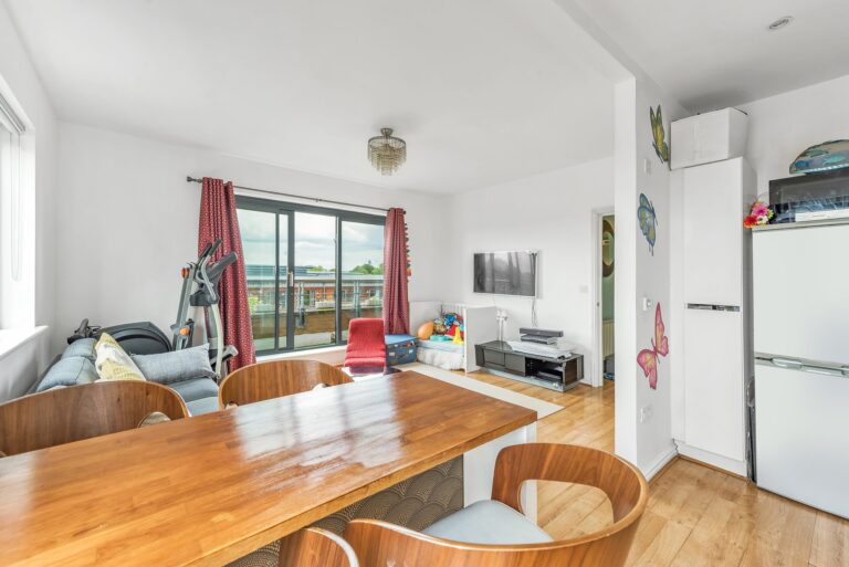 images of property on Invermead Close