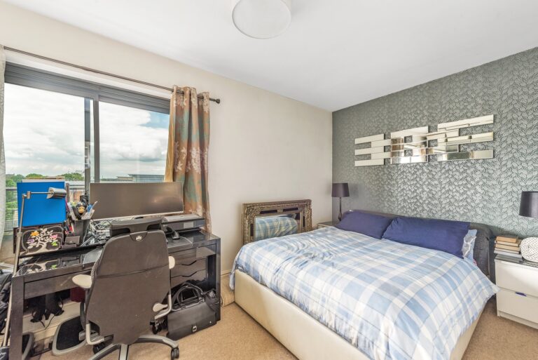 images of property on Invermead Close