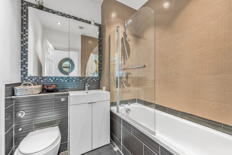 images of property on Invermead Close