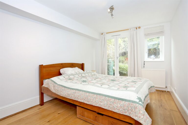 images of property on Raynham Road
