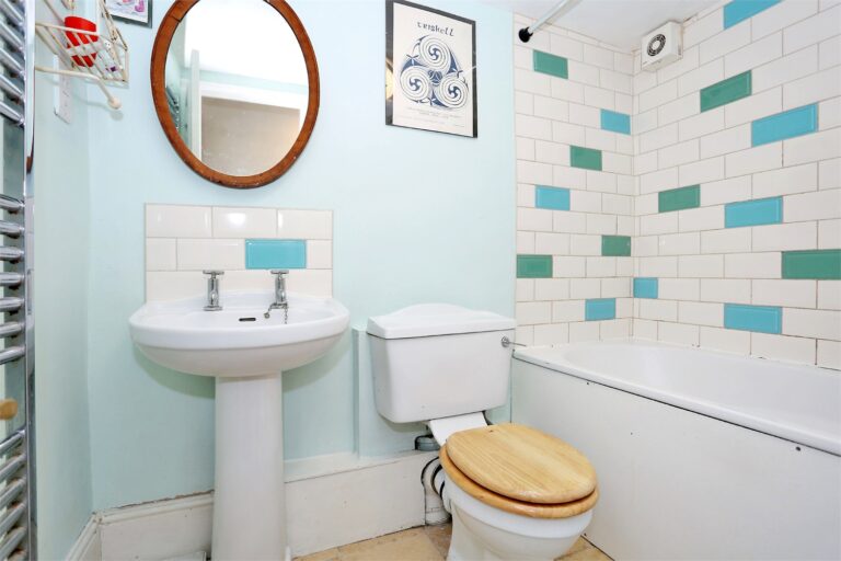 images of property on Raynham Road