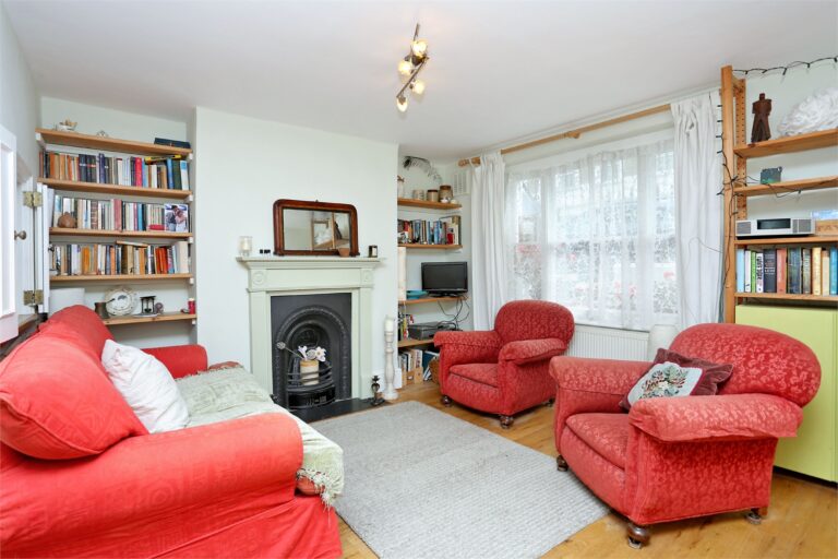 images of property on Raynham Road