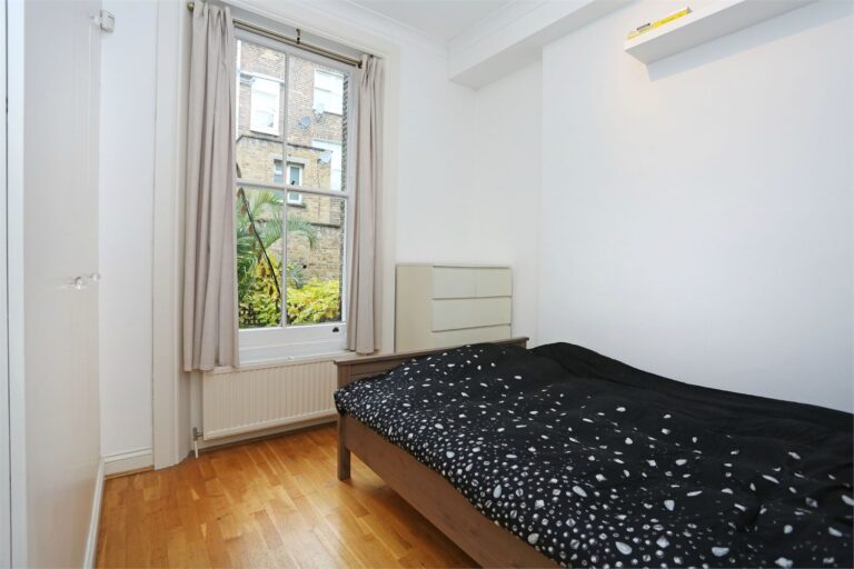 images of property on Overstone Road