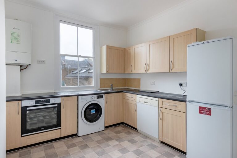 images of property on Bradmore Park Road