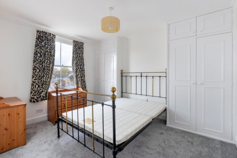 images of property on Bradmore Park Road