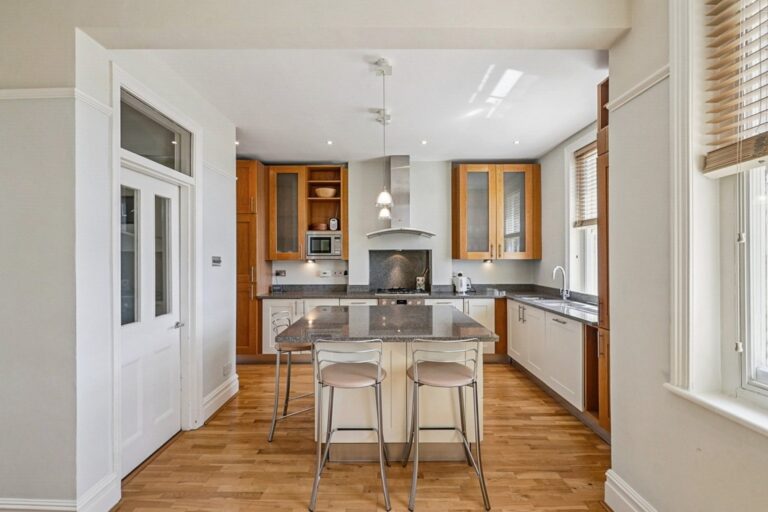 images of property on Hamlet Gardens