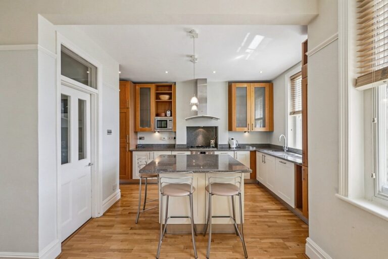 images of property on Hamlet Gardens