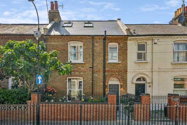 images of property on Leamore Street