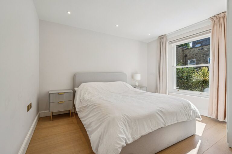 images of property on Leamore Street