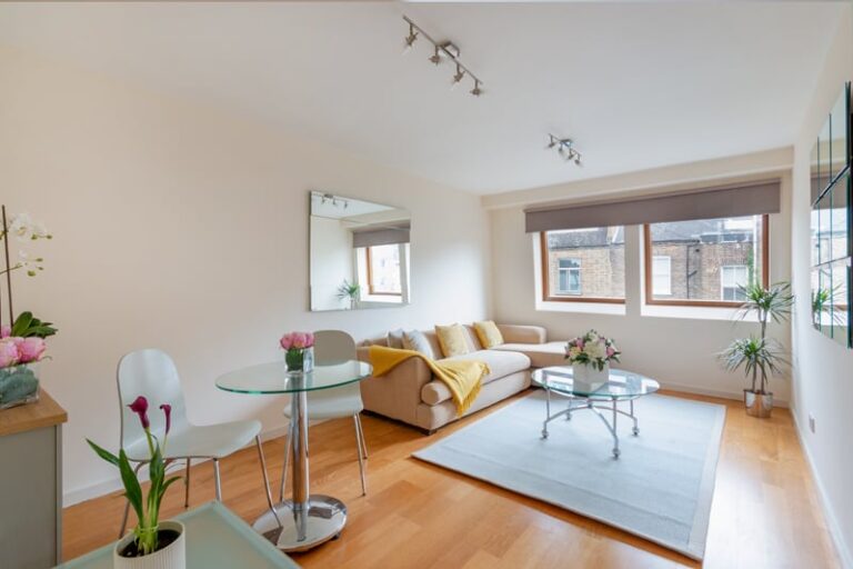 images of property on Glenthorne Road