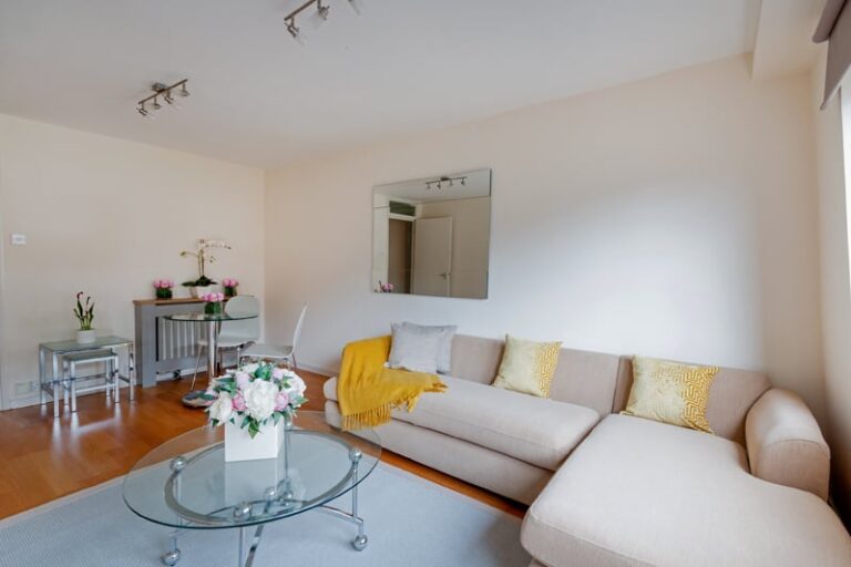 images of property on Glenthorne Road