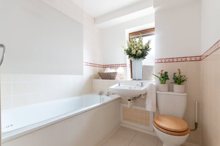 images of property on Glenthorne Road