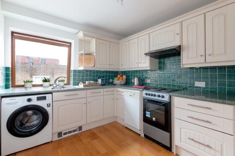 images of property on Glenthorne Road