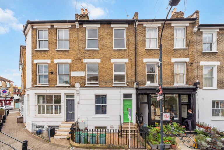 images of property on Brackenbury Road