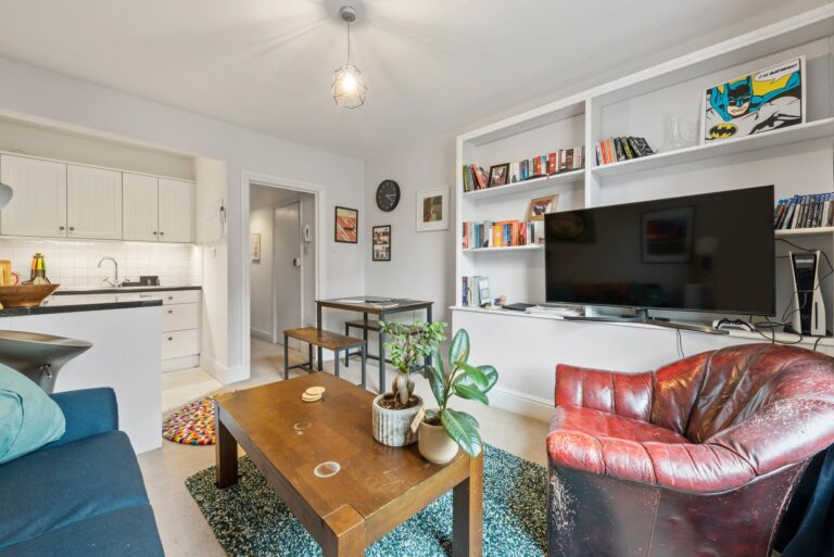 images of property on Brackenbury Road