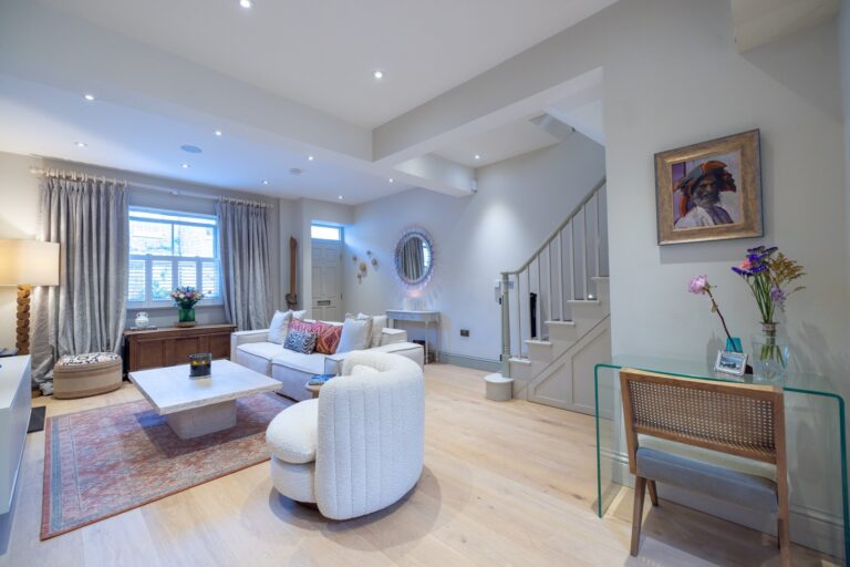 images of property on Cardross Street