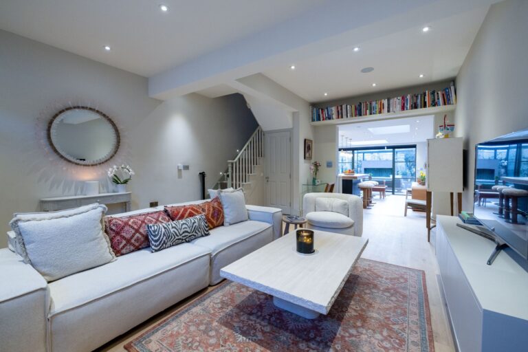 images of property on Cardross Street
